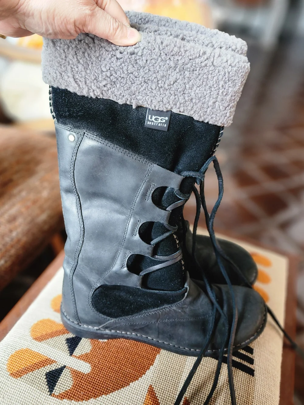 Vintage UGG Australia 1636 Black Leather Tall Lace Up Shearling Boots Size 10